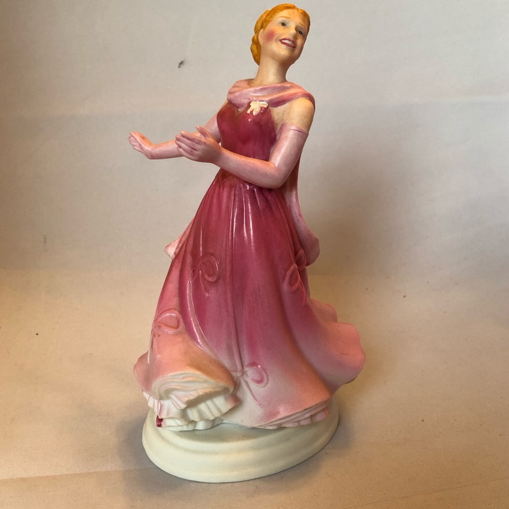 Vintage Avon Images of Hollywood figurine